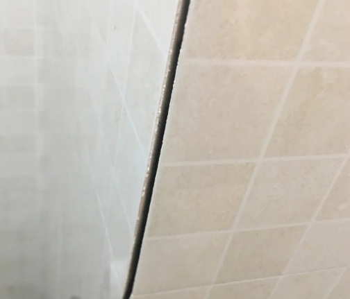 建阳瓷砖空鼓维修公司分享阳台瓷砖脱落的修复过程可以分为以下几个步骤